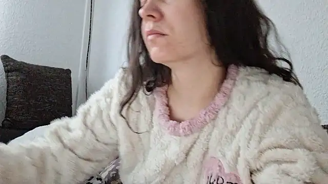 Snapshot of Cyndee_Winter chatting on December 2024 08:23:02 AM Cyndee Winter online show from December 2024 08:23:02 AM