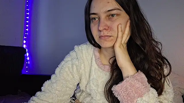 Snapshot of Cyndee_Winter chatting on December 2024 02:49:01 PM Cyndee Winter online show from December 2024 02:49:01 PM