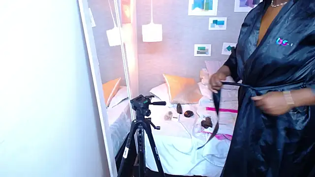 kiara evanss online show from February 2025 02:20:01 AM