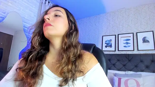 emma  smith1 online show from February 2025 12:28:01 PM