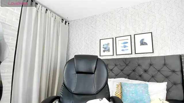 emma  smith1 online show from February 2025 11:58:01 AM