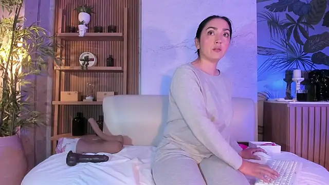 LIAH IZUMI online show from February 2026 01:04:02 PM