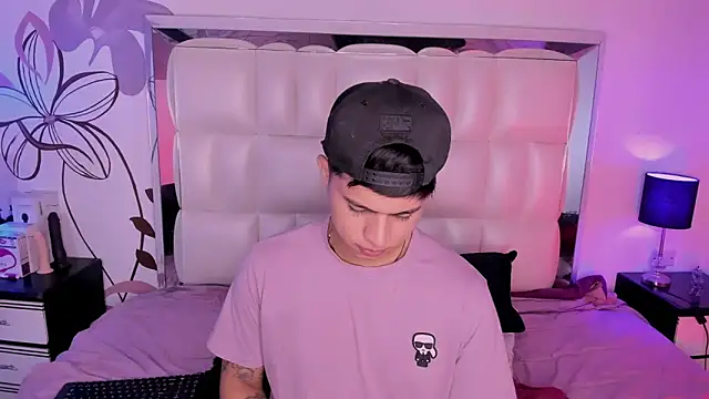 Snapshot of Niicky1_ chatting on December 2024 12:42:02 AM Niicky1  online show from December 2024 12:42:02 AM