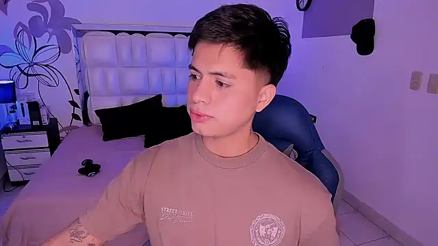 Snapshot of Niicky1_ chatting on December 2024 08:32:01 PM Niicky1  online show from December 2024 08:32:01 PM