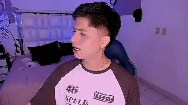 Snapshot of Niicky1_ chatting on December 2024 08:39:01 PM Niicky1  online show from December 2024 08:39:01 PM