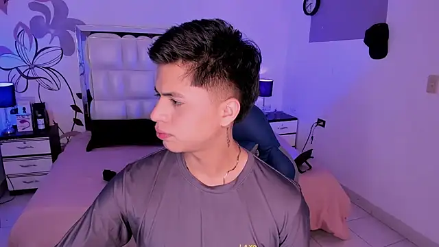 Snapshot of Niicky1_ chatting on December 2024 08:48:01 PM Niicky1  online show from December 2024 08:48:01 PM