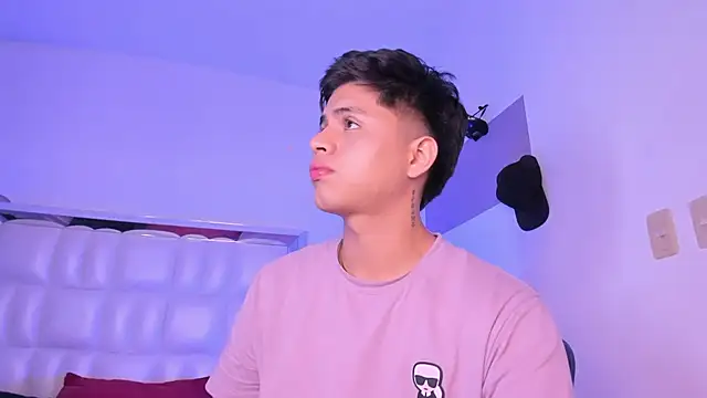 Snapshot of Niicky1_ chatting on January 2025 12:46:01 AM Niicky1  online show from January 2025 12:46:01 AM