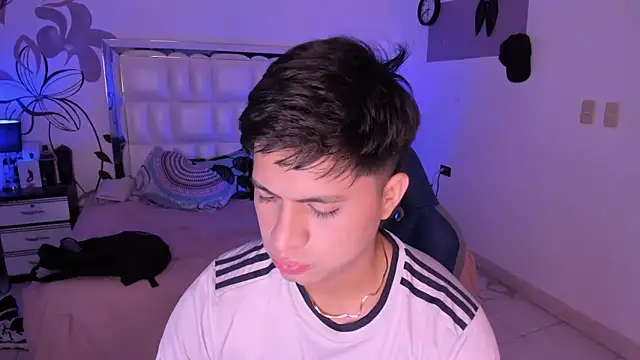 Snapshot of Niicky1_ chatting on January 2025 10:01:01 PM Niicky1  online show from January 2025 10:01:01 PM