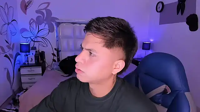 Snapshot of Niicky1_ chatting on January 2025 08:34:02 PM Niicky1  online show from January 2025 08:34:02 PM