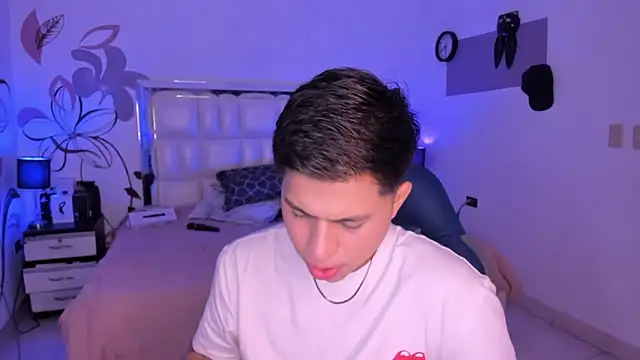 Snapshot of Niicky1_ chatting on January 2025 10:52:02 PM Niicky1  online show from January 2025 10:52:02 PM