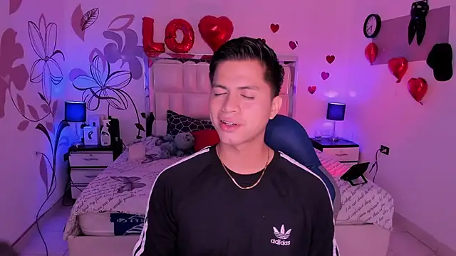 Snapshot of Niicky1_ chatting on February 2025 08:33:02 PM Niicky1  online show from February 2025 08:33:02 PM