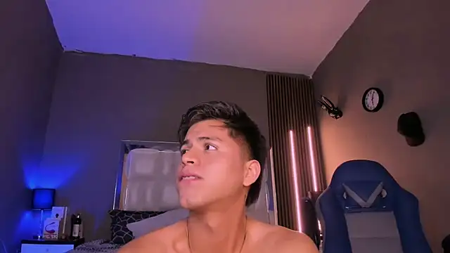 Snapshot of Niicky1_ chatting on March 2025 12:05:02 AM Niicky1  online show from March 2025 12:05:02 AM