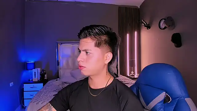 Snapshot of Niicky1_ chatting on March 2025 09:10:02 PM Niicky1  online show from March 2025 09:10:02 PM