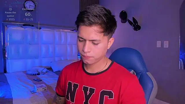 Niicky1  online show from November 2025 02:38:02 PM