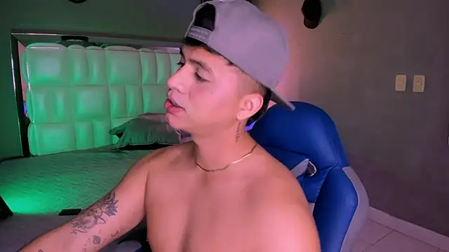 Niicky1  online show from December 2025 04:06:01 AM