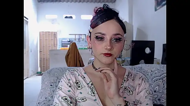 kitty22  online show from April 2026 05:17:01 PM