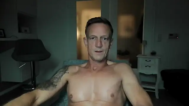 dirks71 online show from October 2025 05:02:02 PM