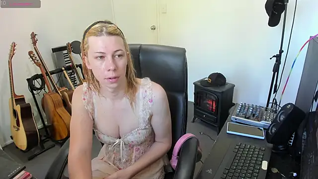 Ts-lucy-lux online show from September 2025 09:59:02 PM