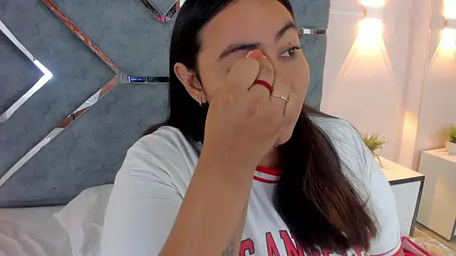 LucciaPorter online show from March 2026 01:28:01 PM