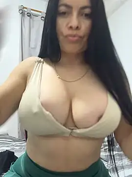 Snapshot of Janna099 chatting on February 2025 11:21:02 PM Janna099 online show from February 2025 11:21:02 PM