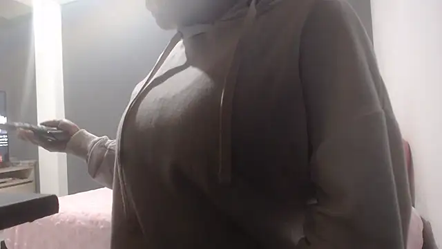 Snapshot of Janna099 chatting on February 2026 06:57:02 PM Janna099 online show from February 2026 06:57:02 PM