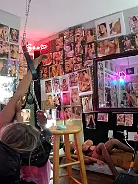 luvs2cumm69 online show from December 2024 12:48:02 AM