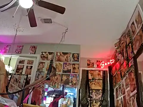 luvs2cumm69 online show from December 2024 08:55:02 PM