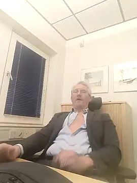 tom-swede online show from January 2025 03:33:02 PM