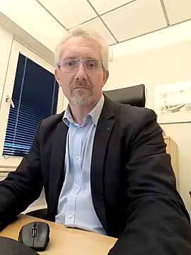 tom-swede online show from October 2025 04:08:02 PM