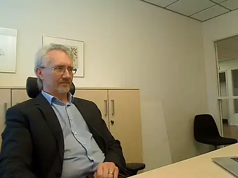 tom-swede online show from April 2026 03:28:02 PM