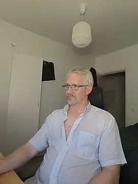 Snapshot of tom-swede chatting on June 2026 11:09:02 PM tom-swede online show from June 2026 11:09:02 PM