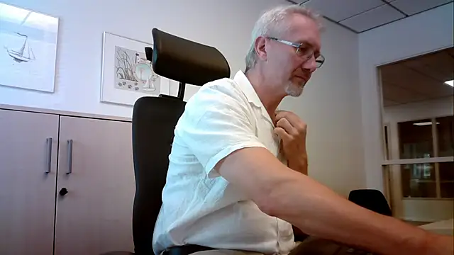 Snapshot of tom-swede chatting on July 2026 11:39:02 AM tom-swede online show from July 2026 11:39:02 AM