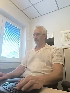 Snapshot of tom-swede chatting on July 2026 01:31:01 PM tom-swede online show from July 2026 01:31:01 PM