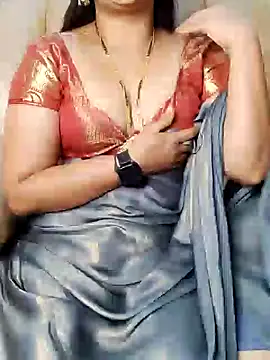 Snapshot of Traditional_Housewife_ chatting on January 2025 03:43:01 PM Traditional Housewife  online show from January 2025 03:43:01 PM