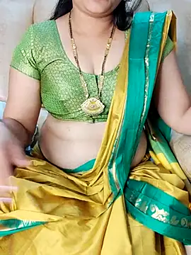 Snapshot of Traditional_Housewife_ chatting on February 2025 02:01:01 PM Traditional Housewife  online show from February 2025 02:01:01 PM