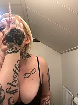 QueenOfFknBj online show from January 2025 03:47:02 PM