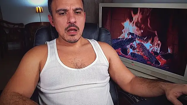 Snapshot of officeman7 chatting on December 2024 05:44:01 PM officeman7 online show from December 2024 05:44:01 PM