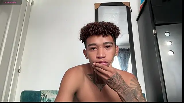 Snapshot of sexy_blacks_ chatting on November 2025 12:05:01 PM sexy blacks online show from November 2025 12:05:01 PM