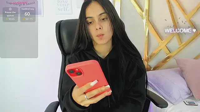 Snapshot of ChloeHarper_ chatting on December 2025 06:58:01 PM ChloeHarper online show from December 2025 06:58:01 PM