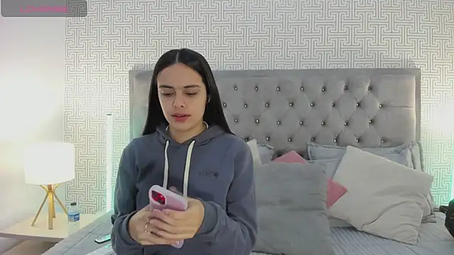 Snapshot of ChloeHarper_ chatting on June 2026 11:34:01 AM ChloeHarper online show from June 2026 11:34:01 AM