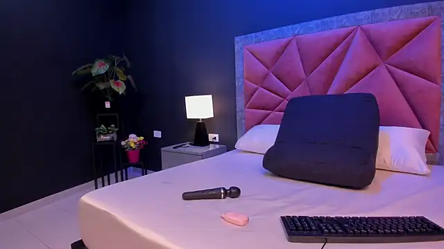 mia milff online show from March 2026 07:13:02 PM