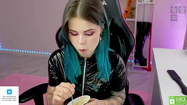 Snapshot of Latex_Kitty chatting on October 2025 10:05:02 AM Latex Kitty online show from October 2025 10:05:02 AM