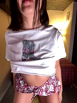 Snapshot of FoxyMx chatting on November 2025 04:15:02 AM FoxyMx online show from November 2025 04:15:02 AM