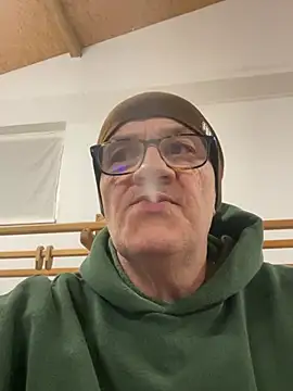 Snapshot of Big_Ugly chatting on March 2025 06:18:01 PM Big Ugly online show from March 2025 06:18:01 PM