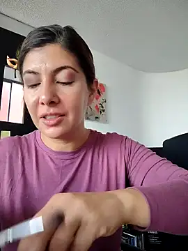 scarlett moore online show from December 2025 12:44:02 PM