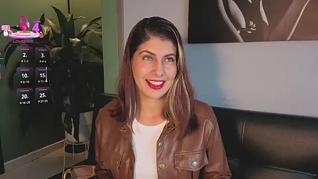 scarlett moore online show from April 2026 04:32:02 PM