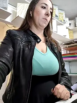 Snapshot of Mia_Novikov chatting on November 2025 06:31:02 PM Mia Novikov online show from November 2025 06:31:02 PM