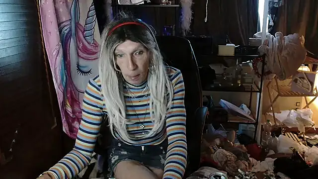 Snapshot of Ombeline1 chatting on October 2025 06:32:01 AM Ombeline1 online show from October 2025 06:32:01 AM