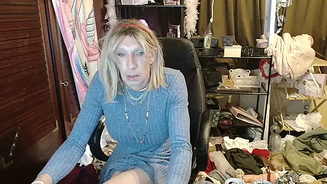 Snapshot of Ombeline1 chatting on October 2025 04:57:01 PM Ombeline1 online show from October 2025 04:57:01 PM