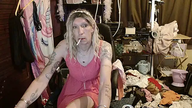 Snapshot of Ombeline1 chatting on November 2025 06:36:02 AM Ombeline1 online show from November 2025 06:36:02 AM